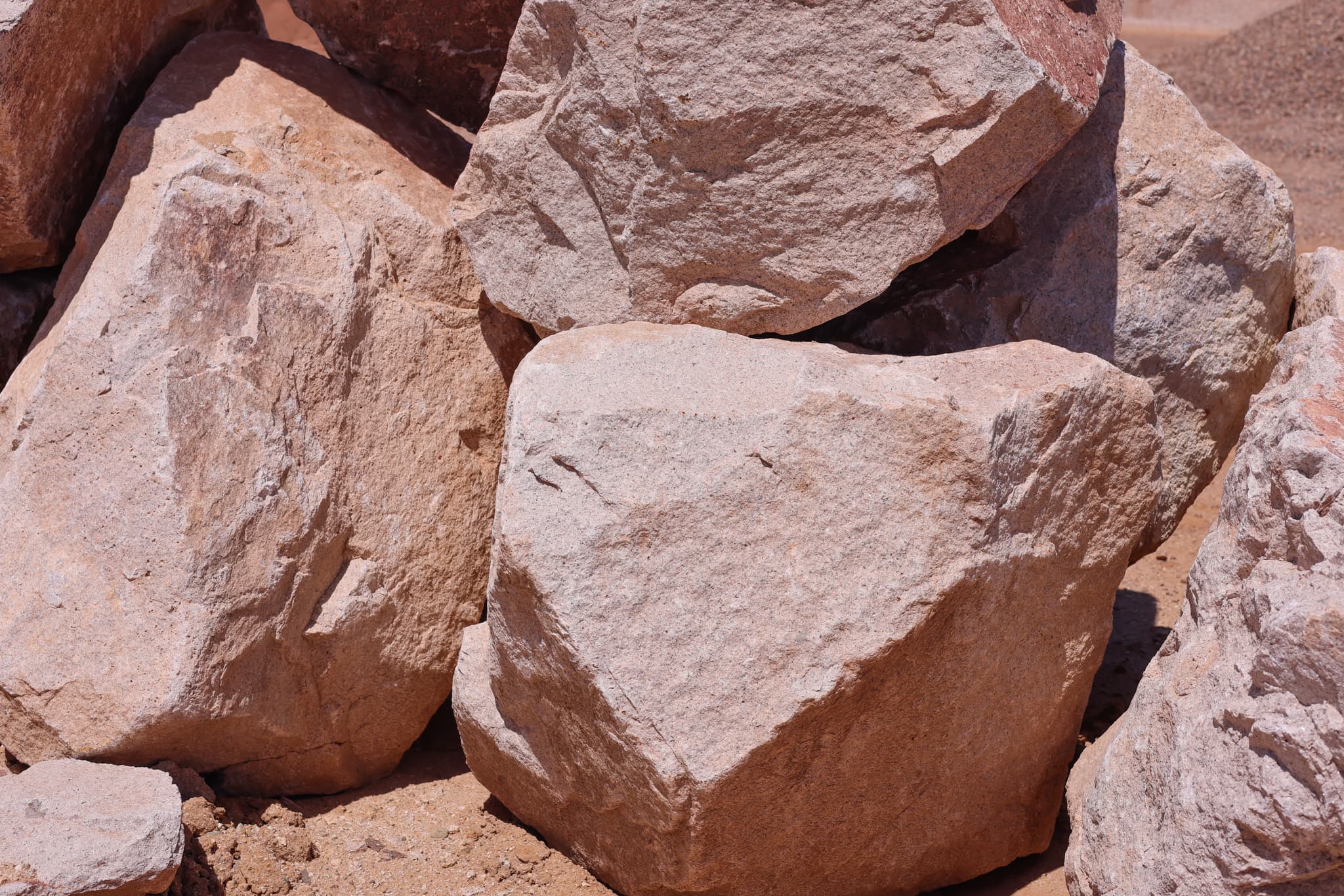 Granite Boulders 18-24" — photo 1