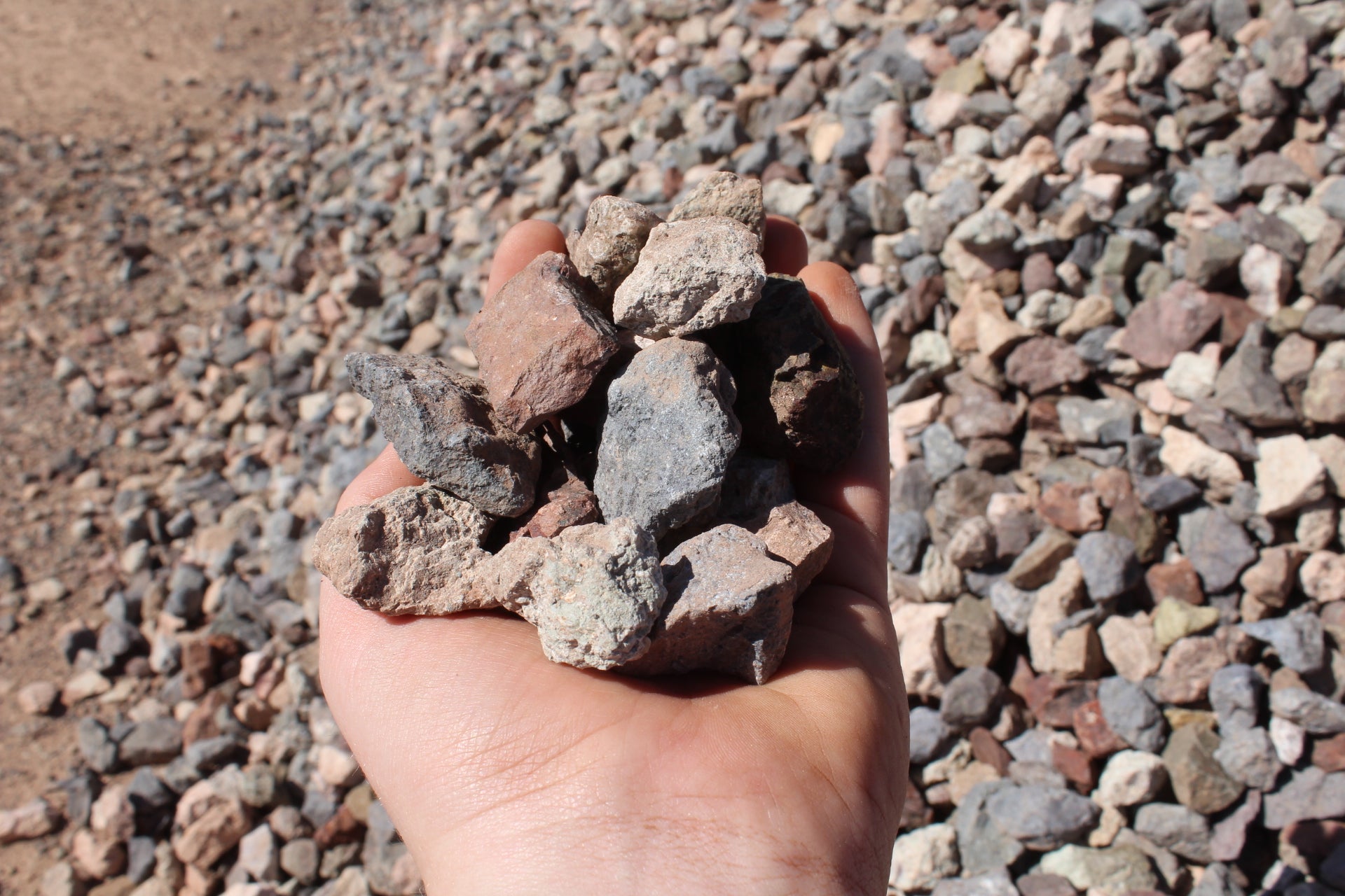 Black Lava Rock 3/4" — photo 1